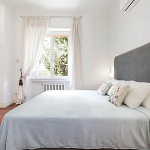 https://villa-splendido-appartamento-a-ada.it-romehotels.com